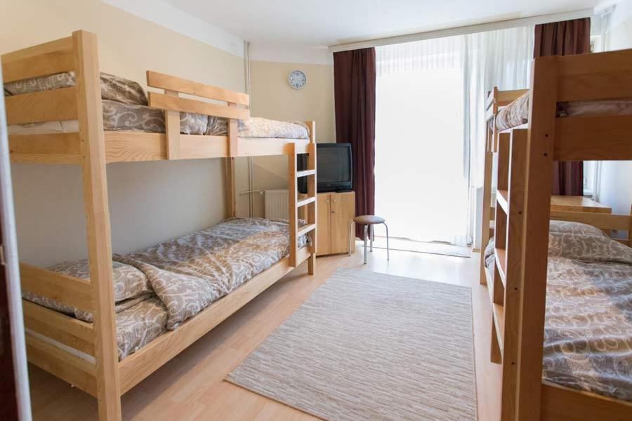 Hostel Day 'N' Night Ni Екстериор снимка