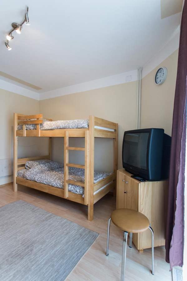 Hostel Day 'N' Night Ni Екстериор снимка