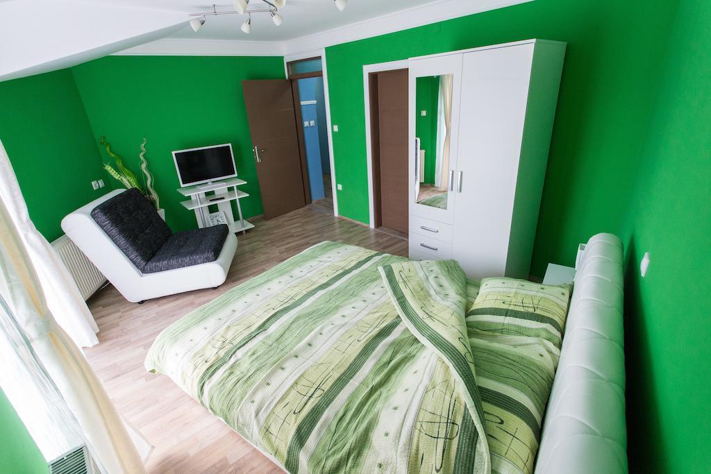 Hostel Day 'N' Night Ni Екстериор снимка