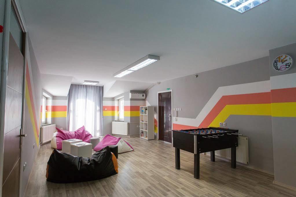 Hostel Day 'N' Night Ni Екстериор снимка